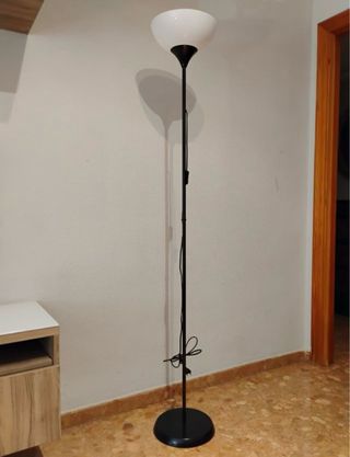 Lampara pie IKEA - Negra