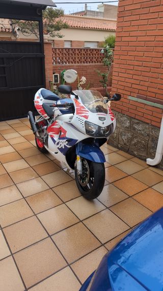 Honda CBR900RR 1998 (SC33)(acepto cambio)