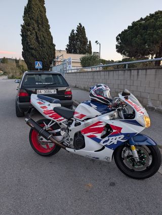 Honda CBR900RR 1998 (SC33)(acepto cambio)