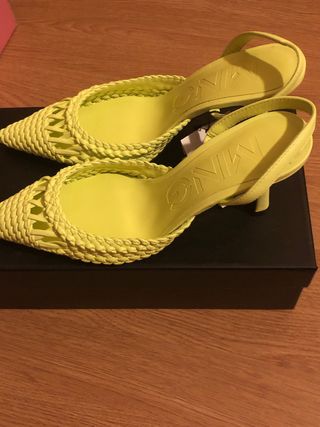 Zapatos salón trenzados color verde manzana