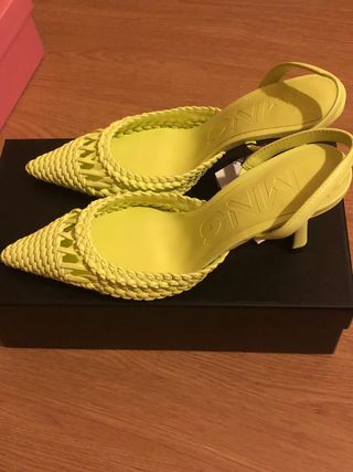 Zapatos salón trenzados color verde manzana