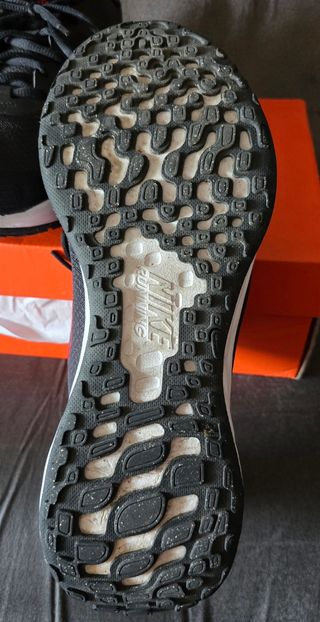 Zapatillas Nike Revolution 6 - Negras/Rojas
