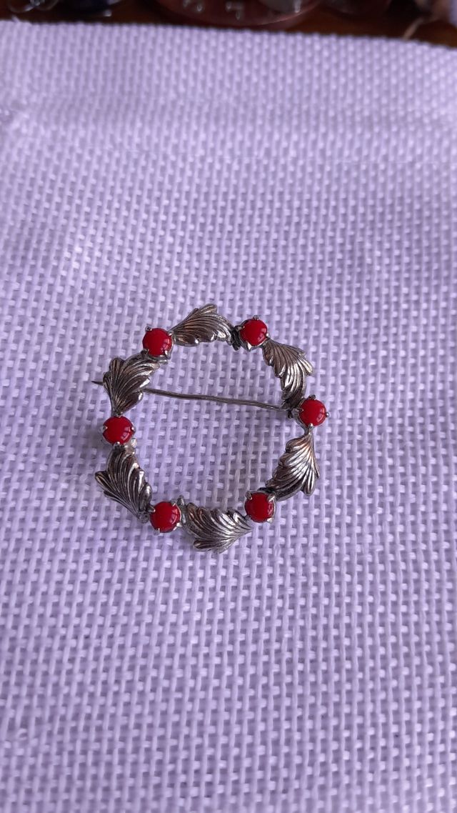 Broche vintage rojo y plata