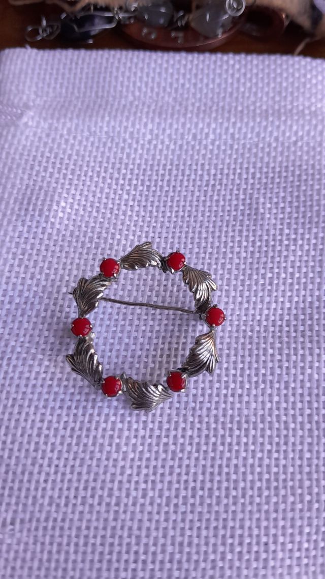 Broche vintage rojo y plata