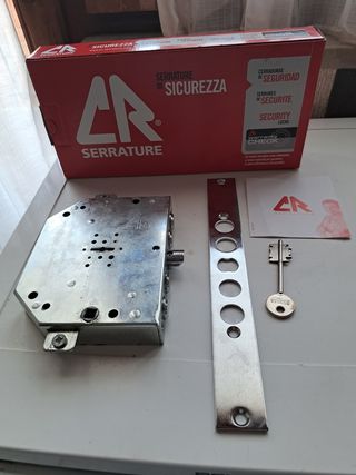 Serratura porta blindata.