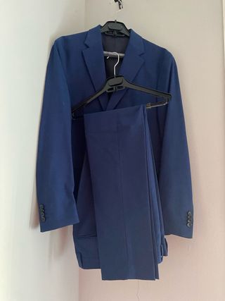 Traje azul hombre