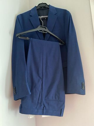 Traje azul hombre