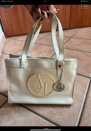 Borsa Emporio Armani in vernice bianca.