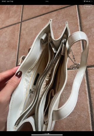 Borsa Emporio Armani in vernice bianca.