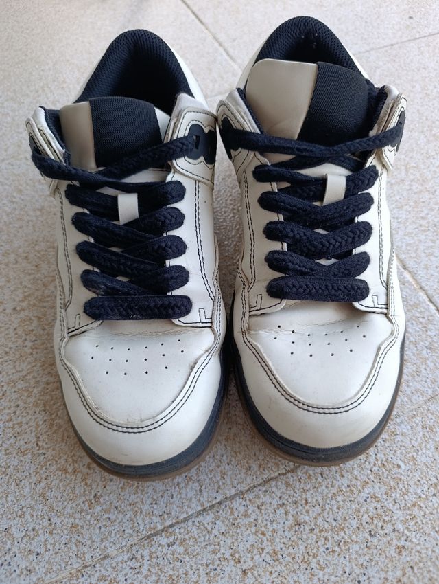 Zapatillas Zara blancas y negras