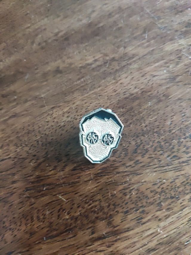 Pin ACTV - Disco - Plata y Negro