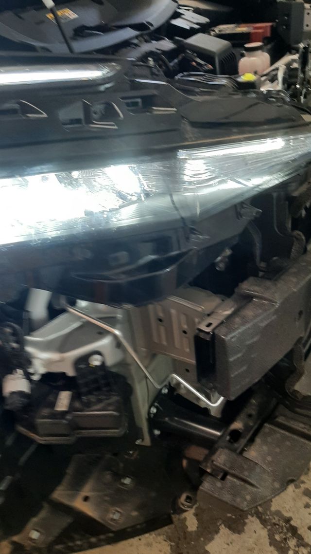 Faro delantero Toyota C-HR II 81110