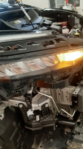 Faro delantero Toyota C-HR II 81110