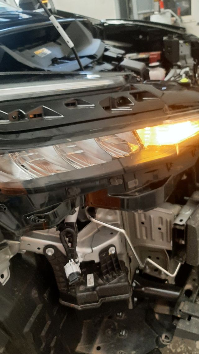 Faro delantero Toyota C-HR II 81110