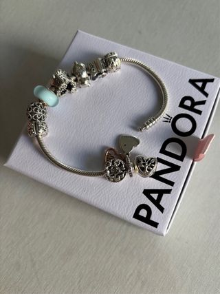 Pulsera Pandora con 9 charms


