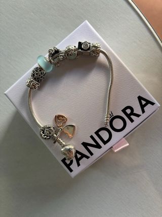 Pulsera Pandora con 9 charms

