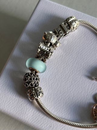Pulsera Pandora con 9 charms

