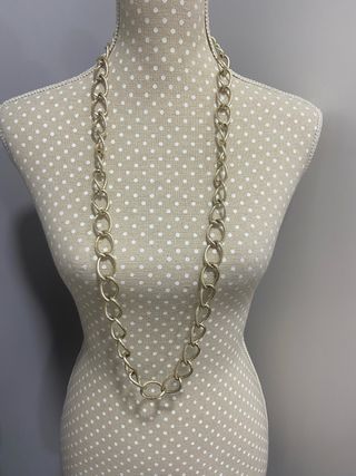 Collar dorado cadena larga