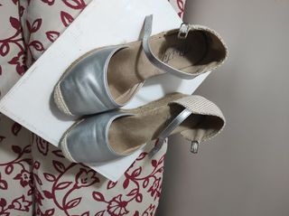 Alpargatas plata cuña mujer,la cuña mide 6cm