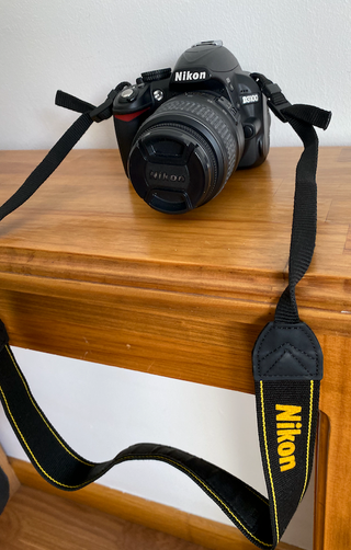 Nikon D3100 Réflex 14.2MP con objetivo 18-55mm