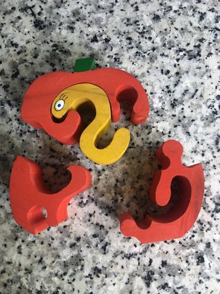 Puzzle 3D manzana gusano madera