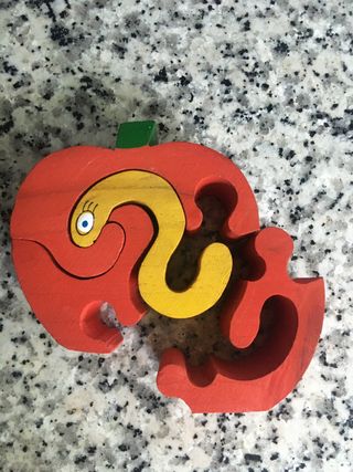 Puzzle 3D manzana gusano madera