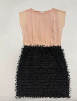 Vestido fiesta plumas rosa-negro