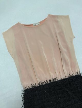 Vestido fiesta plumas rosa-negro