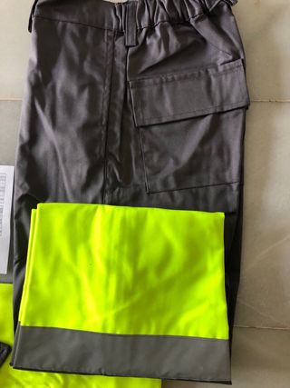 Conjunto de ropa de trabajo:  chaqueta + pantalon.
