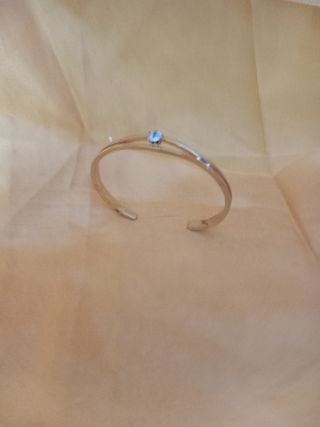 Pulsera dorada con zirconita