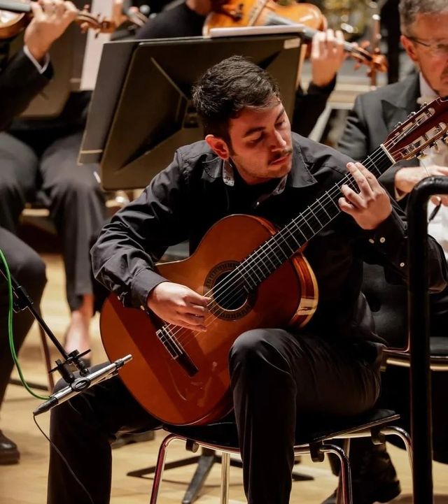 Clases Guitarra Adrian Nuez Vera