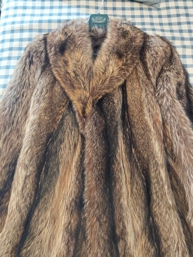 Abrigo de piel marrón