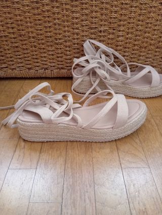 Sandalia romana beige