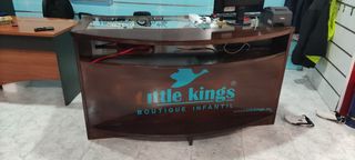 Mobiliario para tienda. Superficie 100m