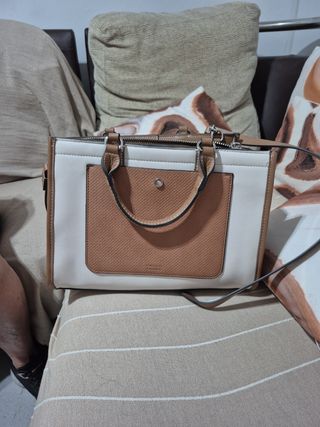 Bolso beige y marrón