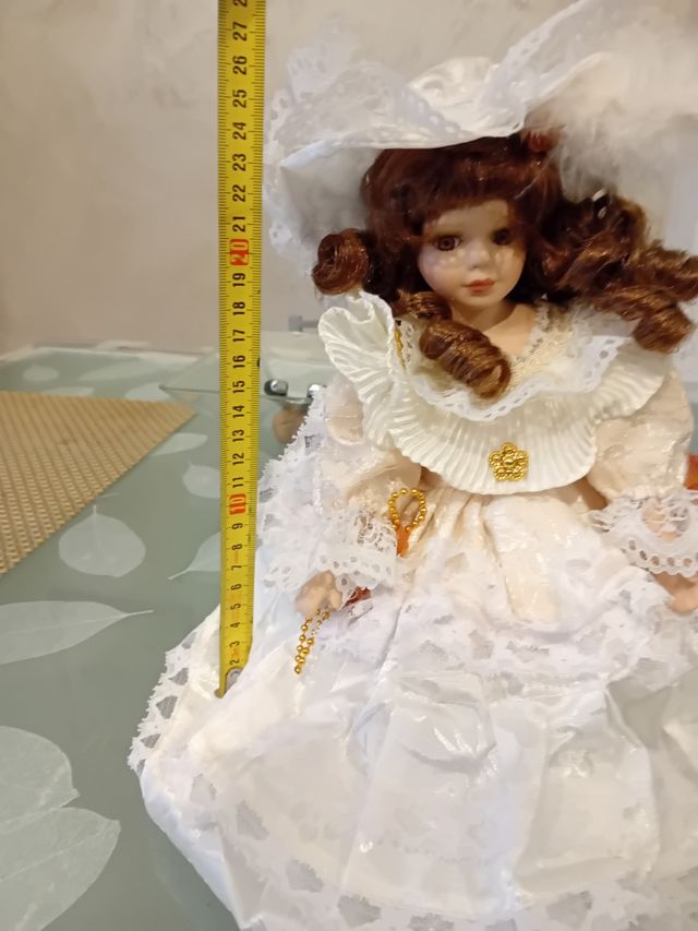 Bambola di porcellana vintage