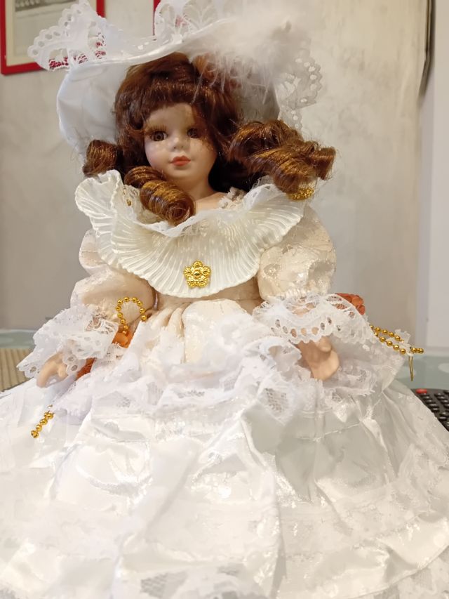 Bambola di porcellana vintage