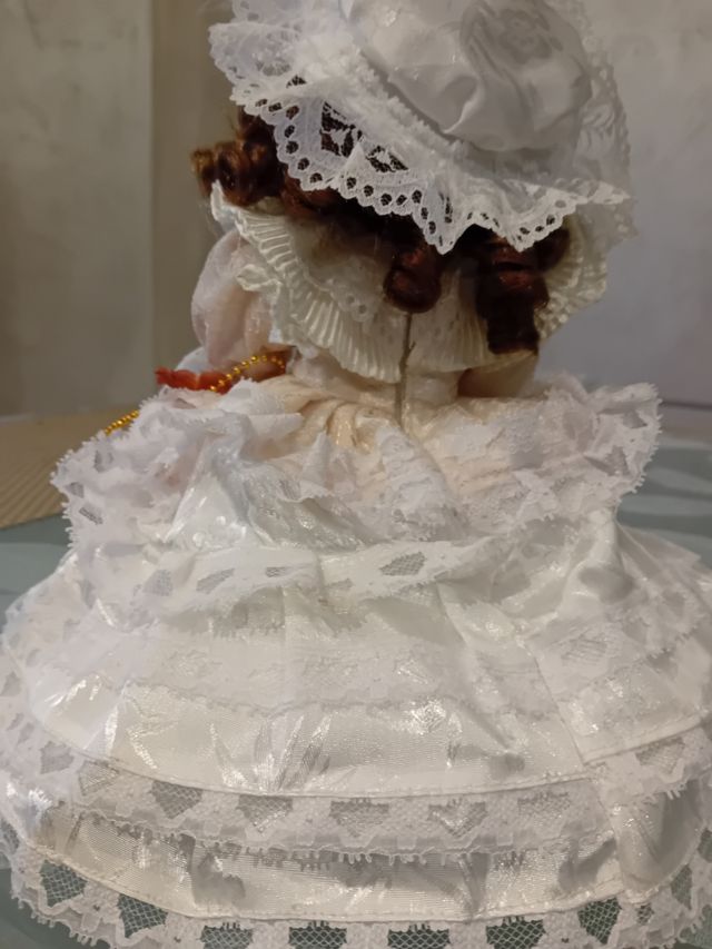 Bambola di porcellana vintage