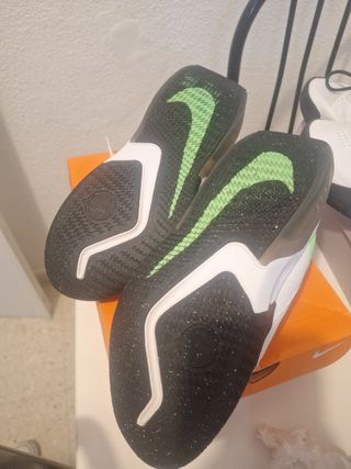 Zapatillas Nike blancas y verdes
