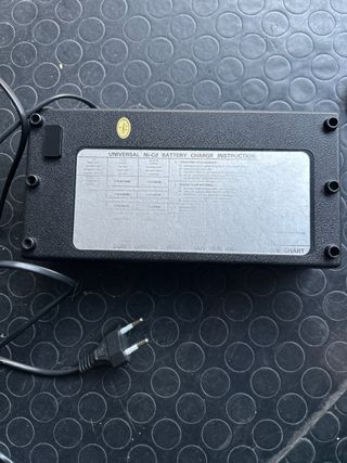 Cargador pilas recargables Universal Ni-Cd