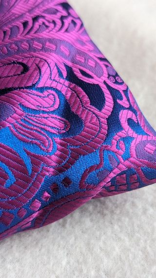 Camisa azul y morada estampada
