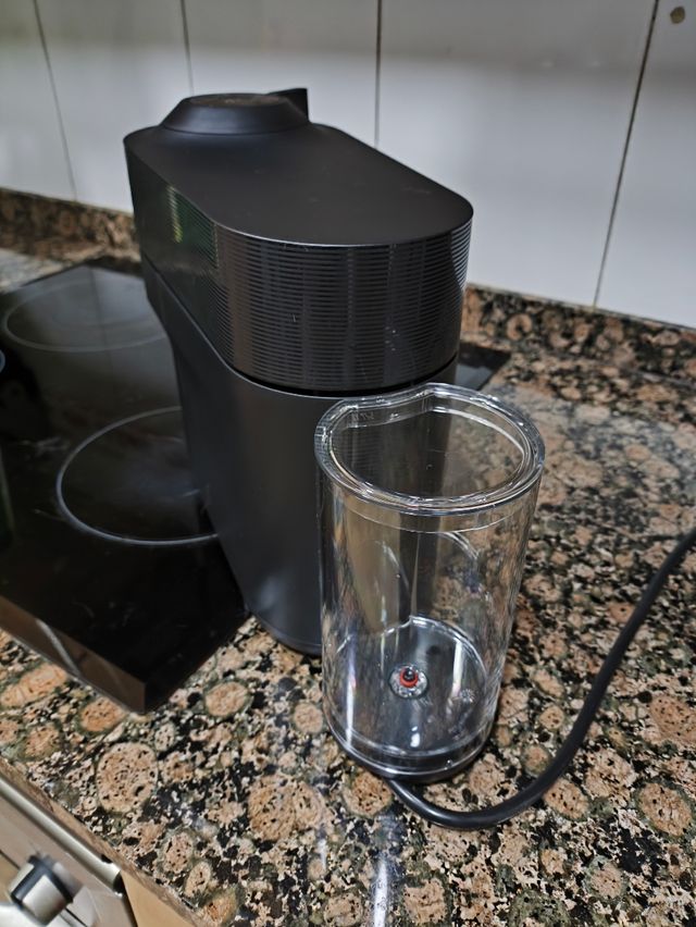 Cafetera Nespresso DeLonghi Vertuo Negra