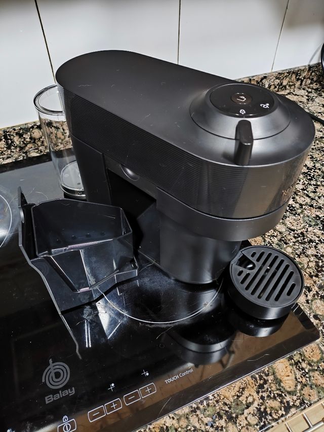 Cafetera Nespresso DeLonghi Vertuo Negra