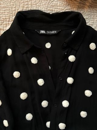 Camisa Zara lunares - negra y blanca