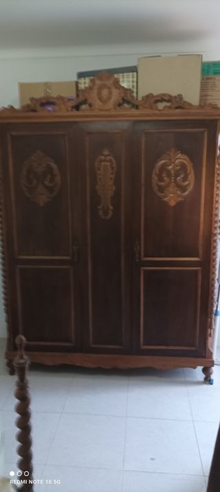Dormitorio antiguo: 2 camas + tocador + armario 