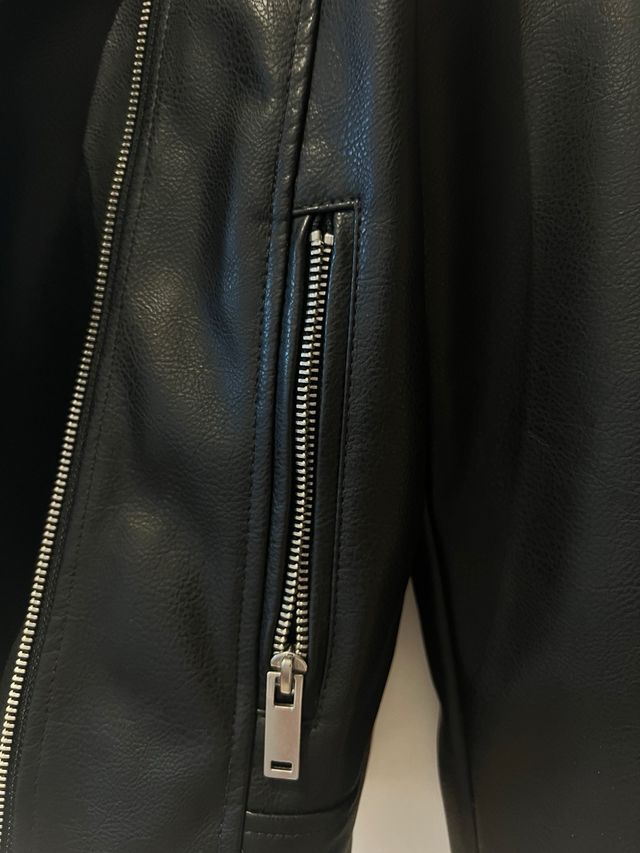 Chaqueta negra H&M motorista talla S