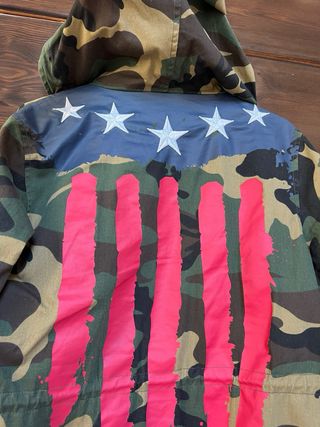 Parka militar Reason con parches