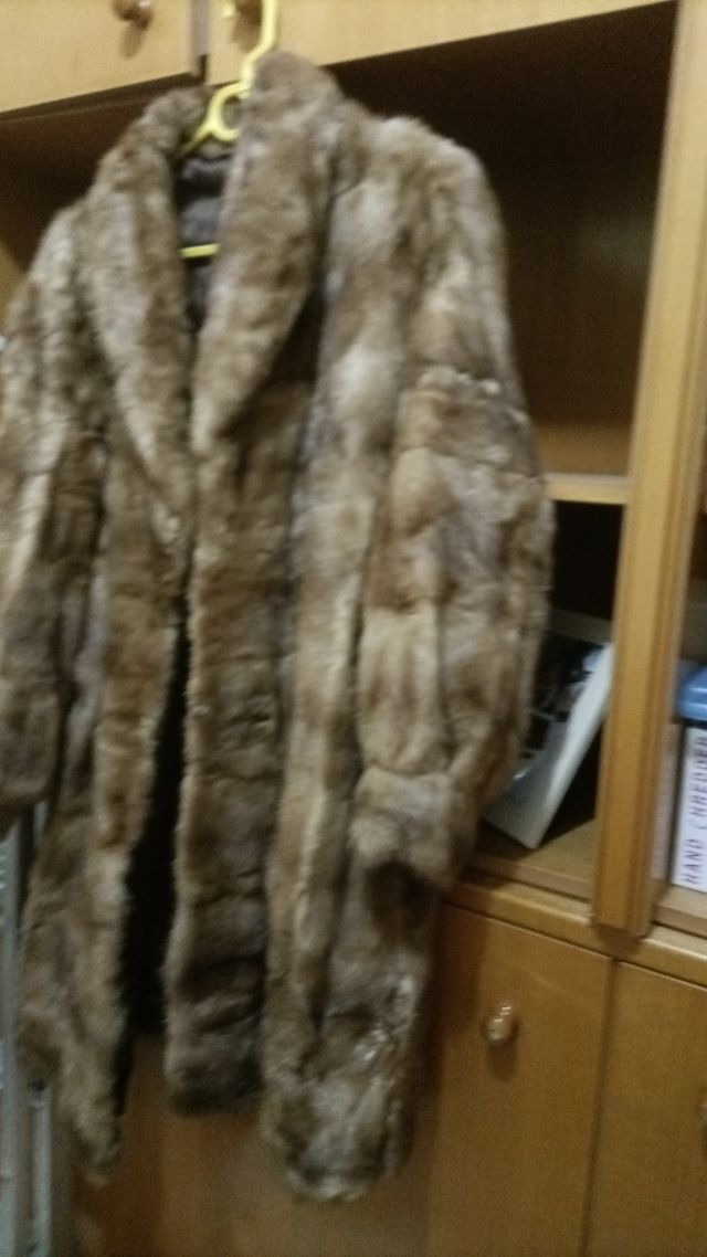 Abrigo de piel marrón