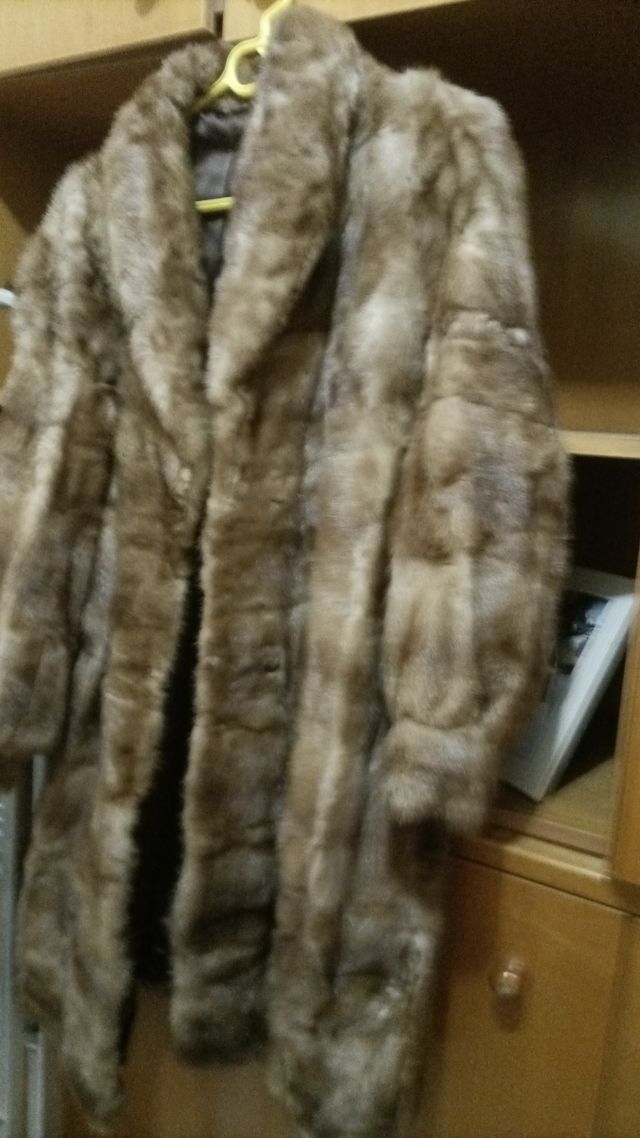 Abrigo de piel marrón