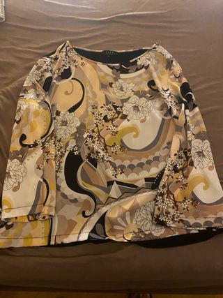 Maglia Koan XL fiori e nera.